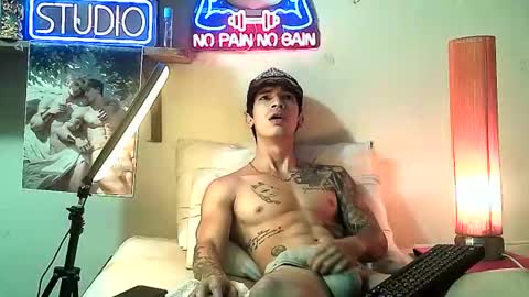 yeisoncastellanos1999 online show from November 26, 9:16 pm