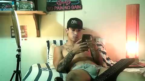 Snapshot of yeisoncastellanos1999 chatting on April 6, 8:10 pm yeisoncastellanos1999 online show from April 6, 8:10 pm