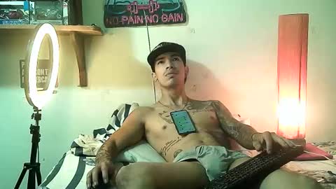 Snapshot of yeisoncastellanos1999 chatting on April 13, 5:51 pm yeisoncastellanos1999 online show from April 13, 5:51 pm