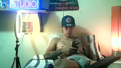 Snapshot of yeisoncastellanos1999 chatting on May 5, 6:38 pm yeisoncastellanos1999 online show from May 5, 6:38 pm