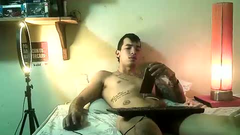 yeisoncastellanos1999 online show from June 30, 5:36 pm