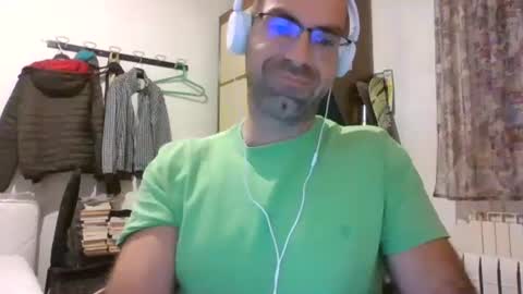 Snapshot of yellow_medickcine chatting on October 8, 7:55 pm yellow_medickcine online show from October 8, 7:55 pm