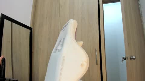 Snapshot of yenifer016 chatting on February 24, 3:55 am yenifer016 online show from February 24, 3:55 am