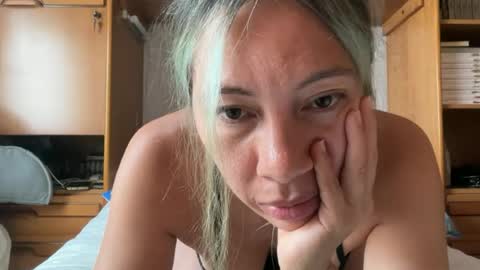 Snapshot of yenlo01 chatting on July 7, 12:31 pm yenlo01 online show from July 7, 12:31 pm
