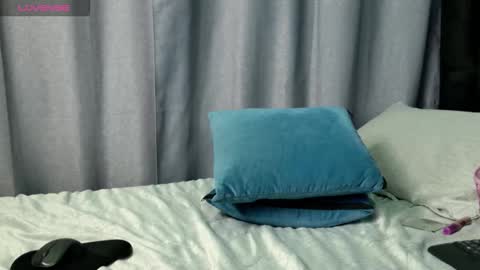 Snapshot of yenn_claros chatting on October 25, 8:25 pm Yenni online show from October 25, 8:25 pm