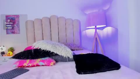 yensy_hott online show from July 10, 7:05 pm