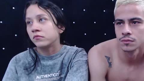 yeraldinandjos online show from December 15, 3:11 am