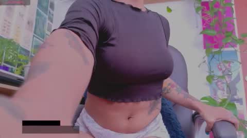 yeriawaddell  online show from February 23, 9:12 pm