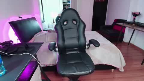 yesie_hot2 online show from September 19, 1:18 am