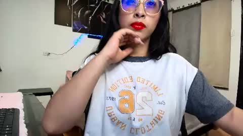 yesie_hot2 online show from June 12, 1:59 am