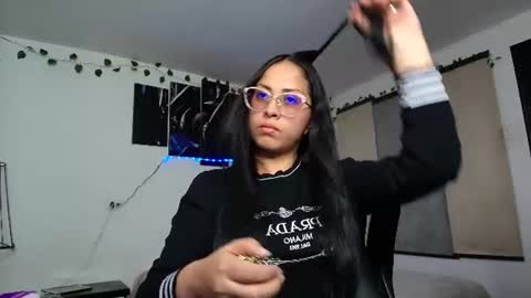 yesie_hot2 online show from June 14, 12:19 am