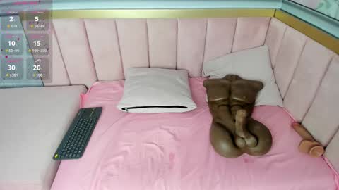 Snapshot of yess__daddy chatting on February 13, 7:31 pm yess__daddy online show from February 13, 7:31 pm
