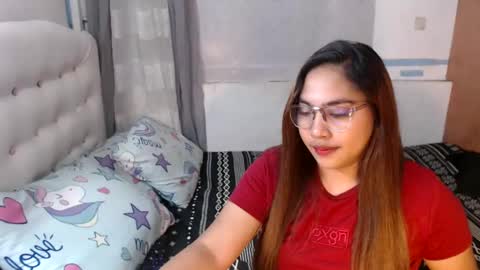 yhang_slut online show from December 7, 8:33 am