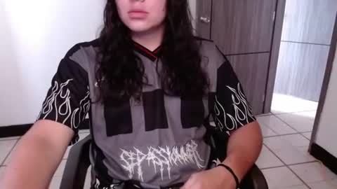 Snapshot of yigolo_ chatting on July 9, 3:27 pm Gio online show from July 9, 3:27 pm