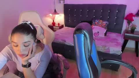 Snapshot of yiing_and_yang chatting on September 18, 9:17 pm Yiing and yang online show from September 18, 9:17 pm