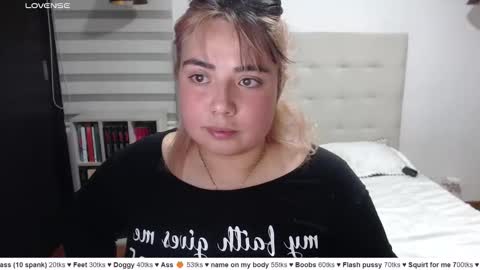 hii i am yini online show from April 15, 3:57 am