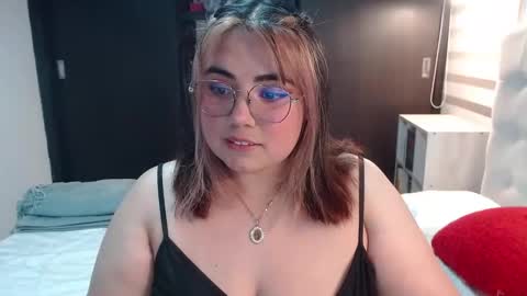 hii i am yini online show from April 16, 2:23 am
