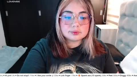 hii i am yini online show from April 17, 2:47 am