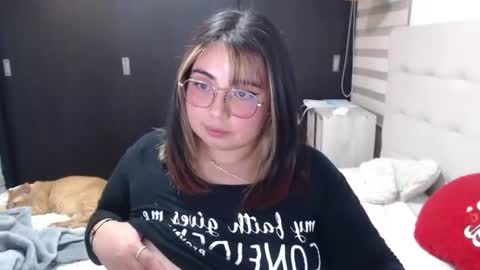 hii i am yini online show from June 22, 4:20 am