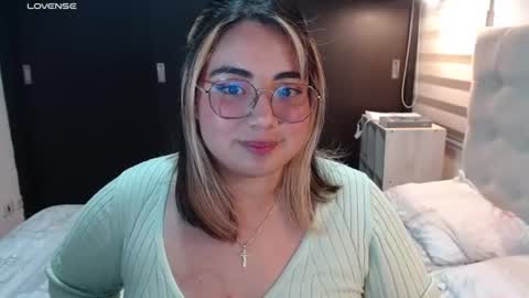 hii i am yini online show from June 25, 5:12 am