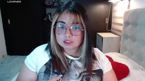 hii i am yini online show from July 7, 4:37 am