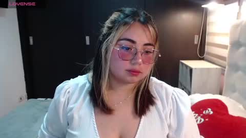 hii i am yini online show from July 8, 2:05 am