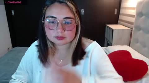 hii i am yini online show from July 13, 2:47 am