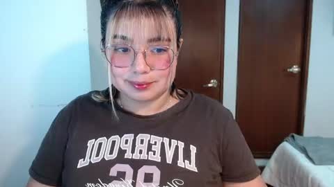 hii i am yini online show from July 15, 2:06 am