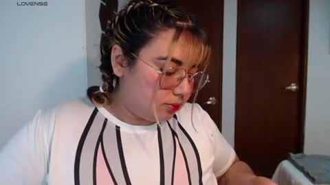 hii i am yini online show from July 16, 1:33 am
