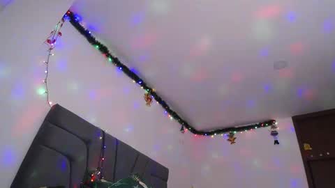 Yiny online show from December 7, 10:34 am