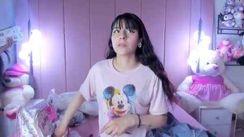 Snapshot of yinyang_luar chatting on December 15, 7:40 pm yinyang_luar online show from December 15, 7:40 pm