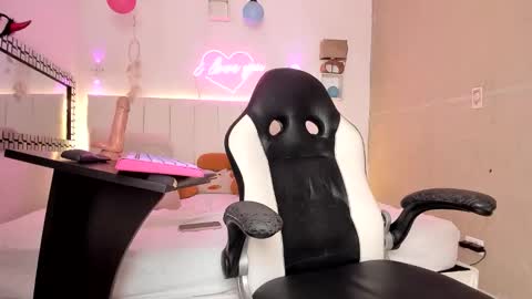 Snapshot of yised_vegas chatting on November 14, 2:49 pm yised online show from November 14, 2:49 pm