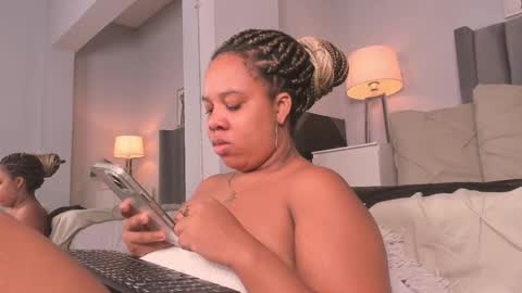 roxie reyes  online show from September 20, 2:01 am