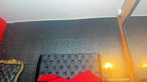 yiyisandoval online show from September 28, 3:50 pm