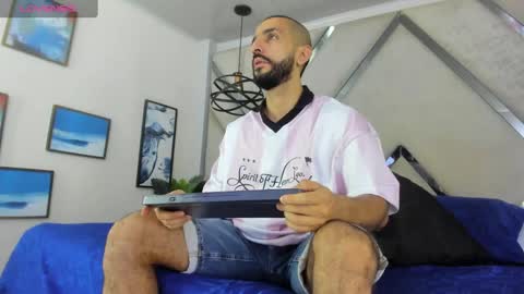 Yiyo online show from January 15, 4:15 am