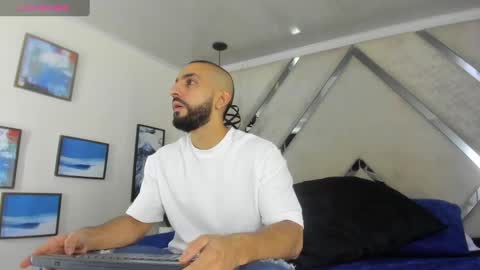 Yiyo online show from January 19, 4:12 am