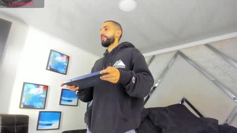 Yiyo online show from February 5, 4:06 am