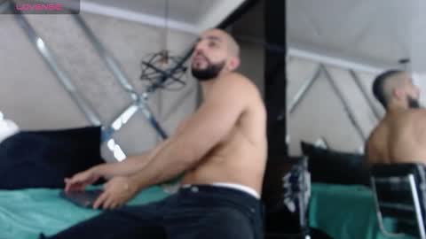 Yiyo online show from October 19, 5:30 am