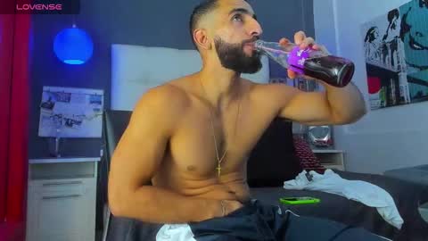 Yiyo online show from November 28, 4:26 am