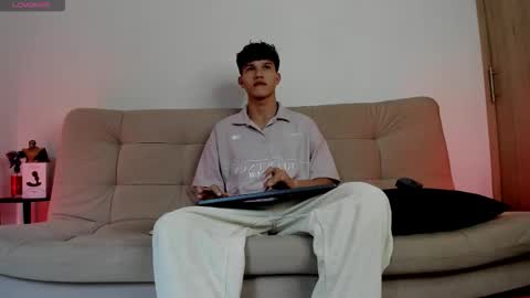 yizus_bonz online show from November 6, 10:21 pm