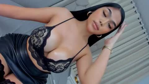 Snapshot of ylonagrae chatting on October 24, 4:58 pm ylonagrae online show from October 24, 4:58 pm