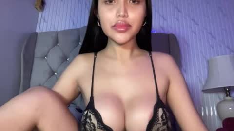 ylonagrae online show from February 1, 6:23 am