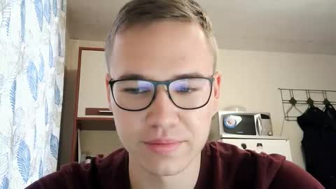 Snapshot of yminoske chatting on November 14, 8:35 am Yminoske online show from November 14, 8:35 am