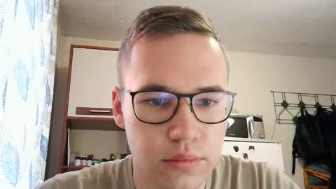 Snapshot of yminoske chatting on November 15, 8:00 am Yminoske online show from November 15, 8:00 am