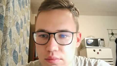 Snapshot of yminoske chatting on November 16, 3:28 pm Yminoske online show from November 16, 3:28 pm