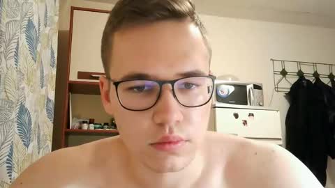 Snapshot of yminoske chatting on November 18, 3:16 pm Yminoske online show from November 18, 3:16 pm