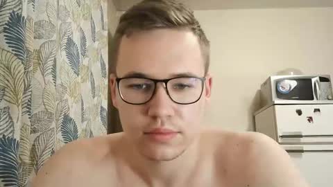 Snapshot of yminoske chatting on November 23, 12:38 pm Yminoske online show from November 23, 12:38 pm