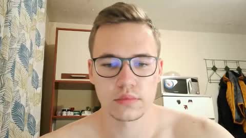 Snapshot of yminoske chatting on November 24, 5:34 pm Yminoske online show from November 24, 5:34 pm