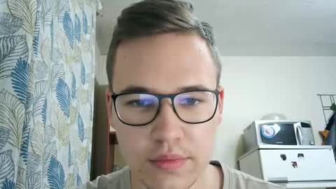 Snapshot of yminoske chatting on December 1, 11:37 am Yminoske online show from December 1, 11:37 am