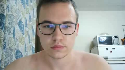 Snapshot of yminoske chatting on December 3, 3:54 pm Yminoske online show from December 3, 3:54 pm